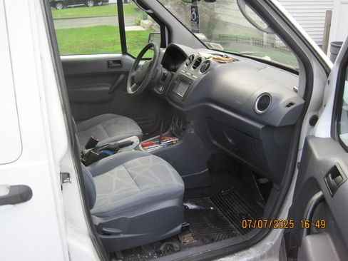 Used 2011 Ford Transit Connect XLT image 6