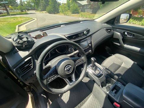 Used 2017 Nissan Rogue SV FWD image 8