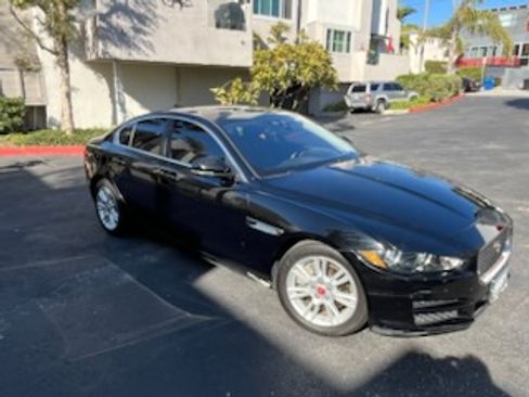 Used 2019 Jaguar XE Premium image 6