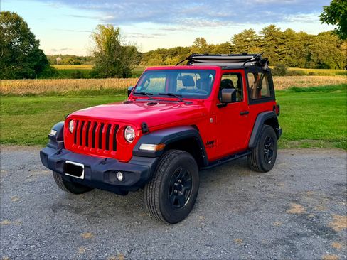 Used 2021 Jeep Wrangler Sport AWD/4WD image 2
