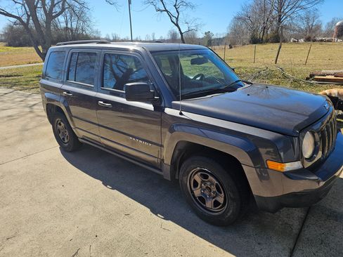 Used 2016 Jeep Patriot Sport w/ Power Value Group image 4