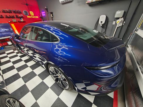 Used 2020 Porsche Taycan 4S image 11