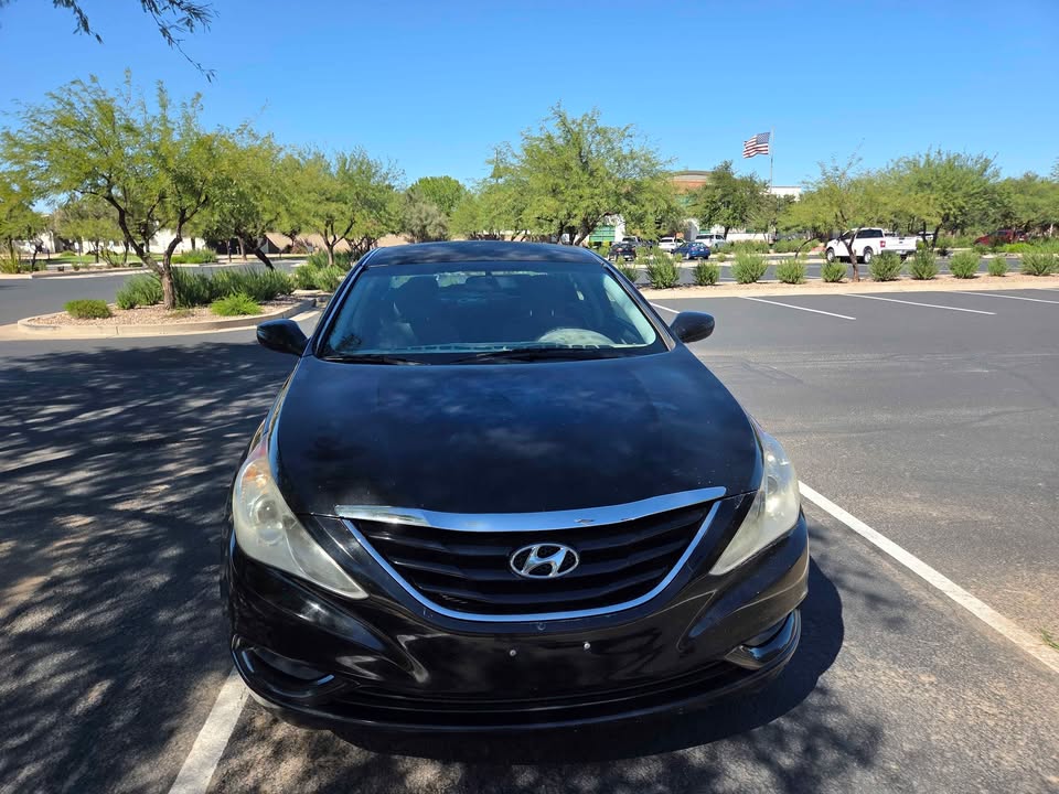 Used 2012 Hyundai Sonata GLS FWD image 2