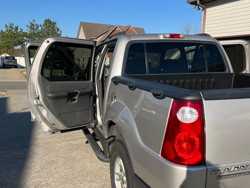 Used 2005 Ford Explorer Sport Trac XLT image 6