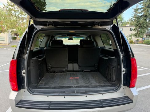 Used 2007 GMC Yukon XL SLT w/ SLT Preferred Equipment Group AWD/4WD image 12