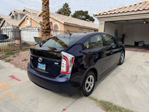 Used 2014 Toyota Prius Two image 12