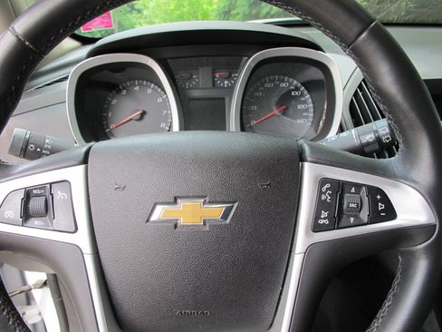 Used 2011 Chevrolet Equinox LT w/ Driver Convenience Package image 16