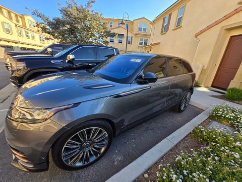 Used 2018 Land Rover Range Rover Velar R-Dynamic SE image 16