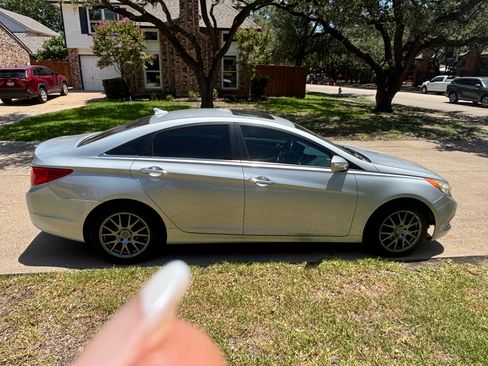 Used 2011 Hyundai Sonata Limited FWD image 4