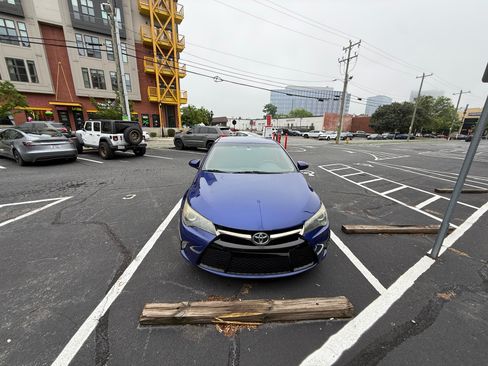 Used 2015 Toyota Camry SE FWD image 2