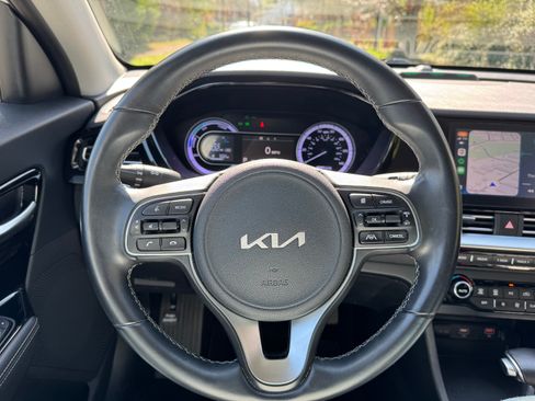 Used 2022 Kia Niro LXS image 11