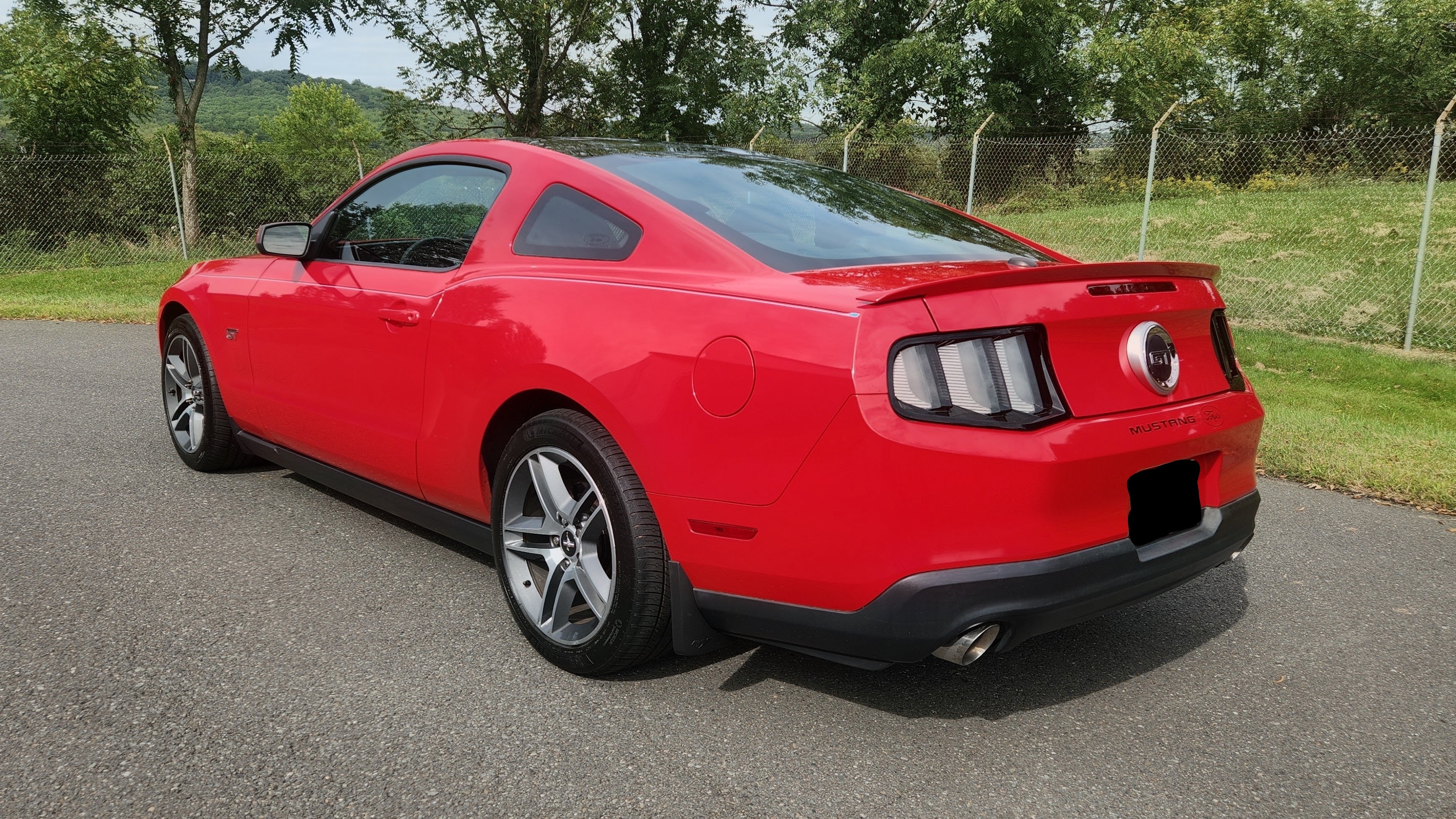 Used 2010 Ford Mustang GT Premium RWD image 10