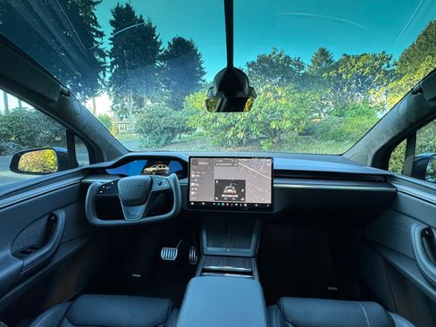 Used 2024 Tesla Model X Standard Sport Utility 4D image 21