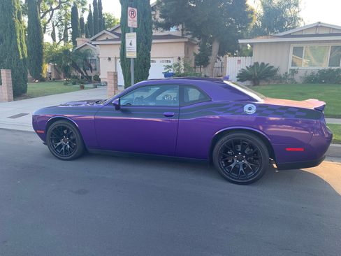 Used 2016 Dodge Challenger SXT Plus RWD image 2