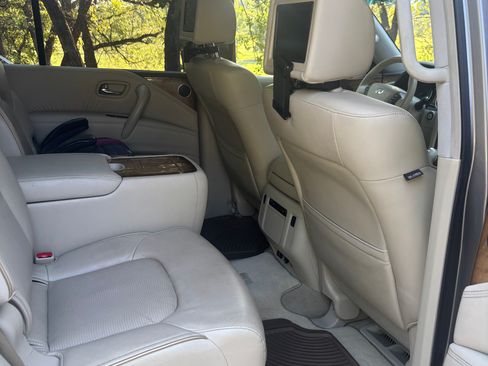 Used 2014 INFINITI QX80 4WD w/ Theater Package image 10