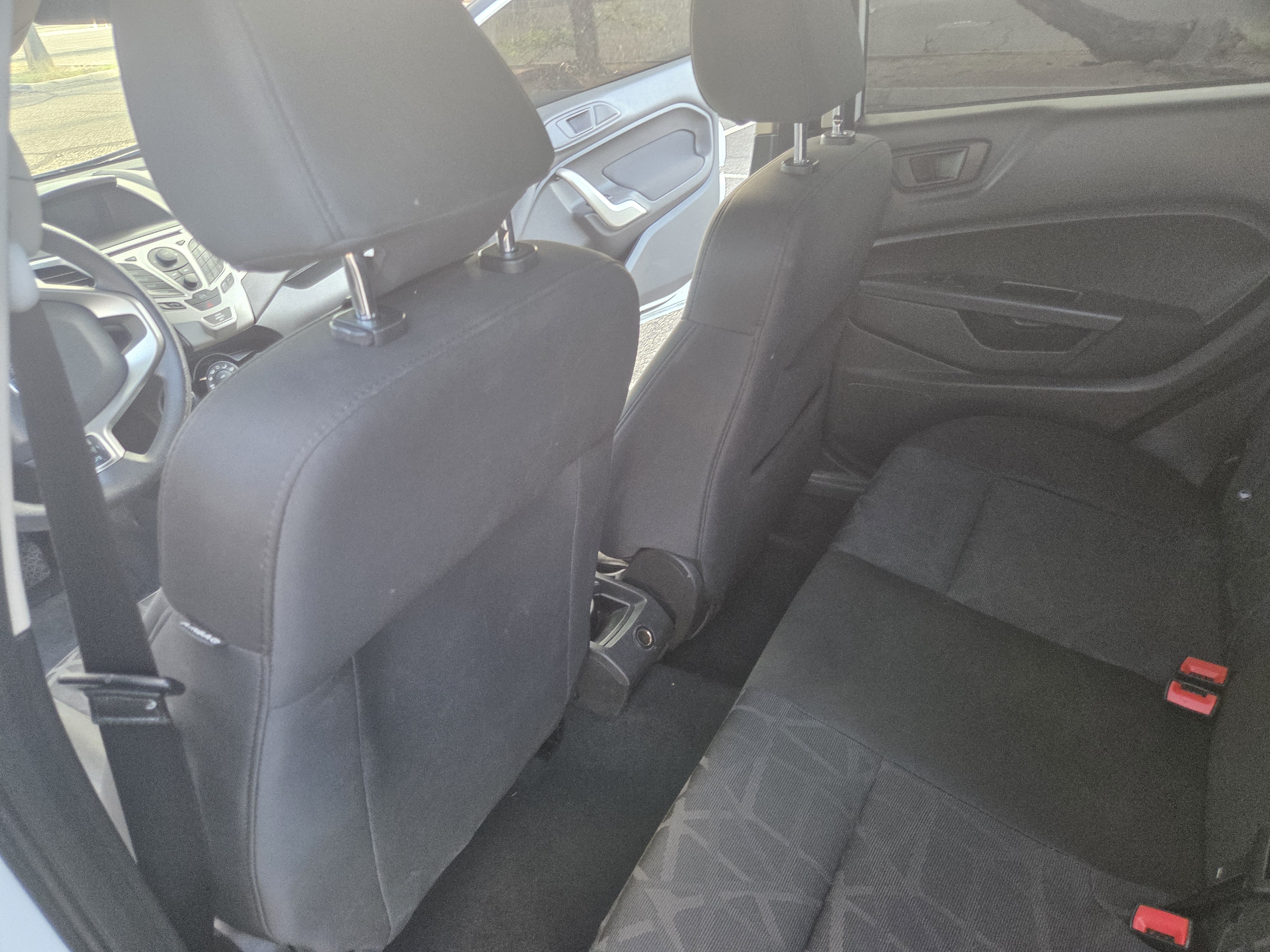 Used 2013 Ford Fiesta SE FWD image 10