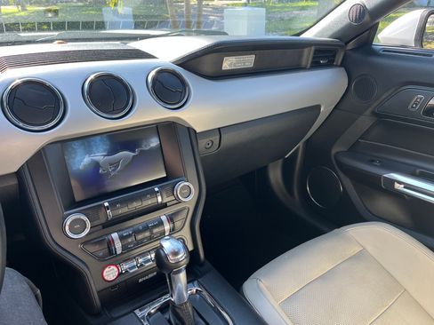 Used 2016 Ford Mustang Premium image 5