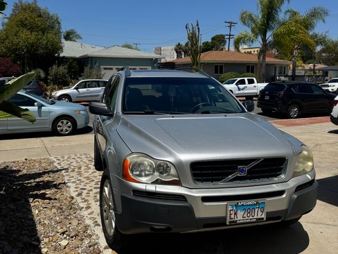 Used 2004 Volvo XC90 T6 AWD/4WD image 1