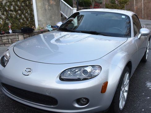 Used 2008 MAZDA MX-5 Miata Grand Touring w/ Premium Pkg image 2