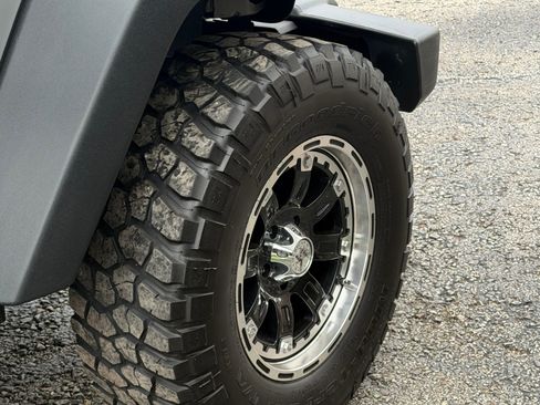 Used 2008 Jeep Wrangler Unlimited Rubicon w/ Dual Top Group AWD/4WD image 10