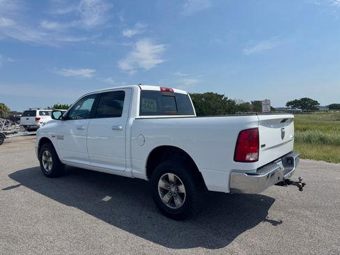 Used 2018 RAM 1500 Classic SLT AWD/4WD image 4