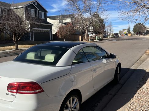 Used 2012 Volkswagen Eos Komfort FWD image 2