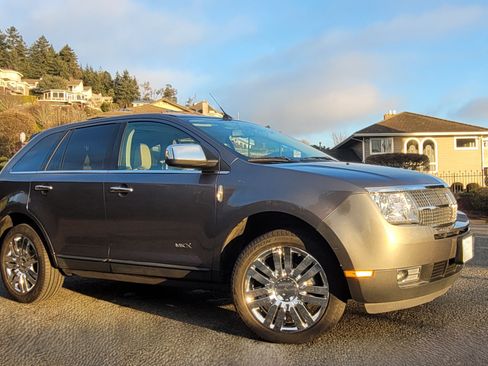 Used 2010 Lincoln MKX AWD image 1