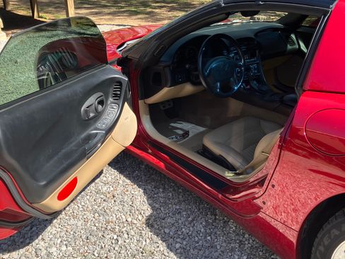 Used 2002 Chevrolet Corvette Coupe w/ Preferred Equipment Group2 image 5