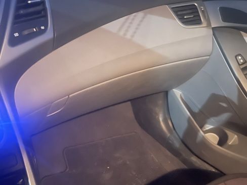 Used 2014 Hyundai Elantra SE image 5