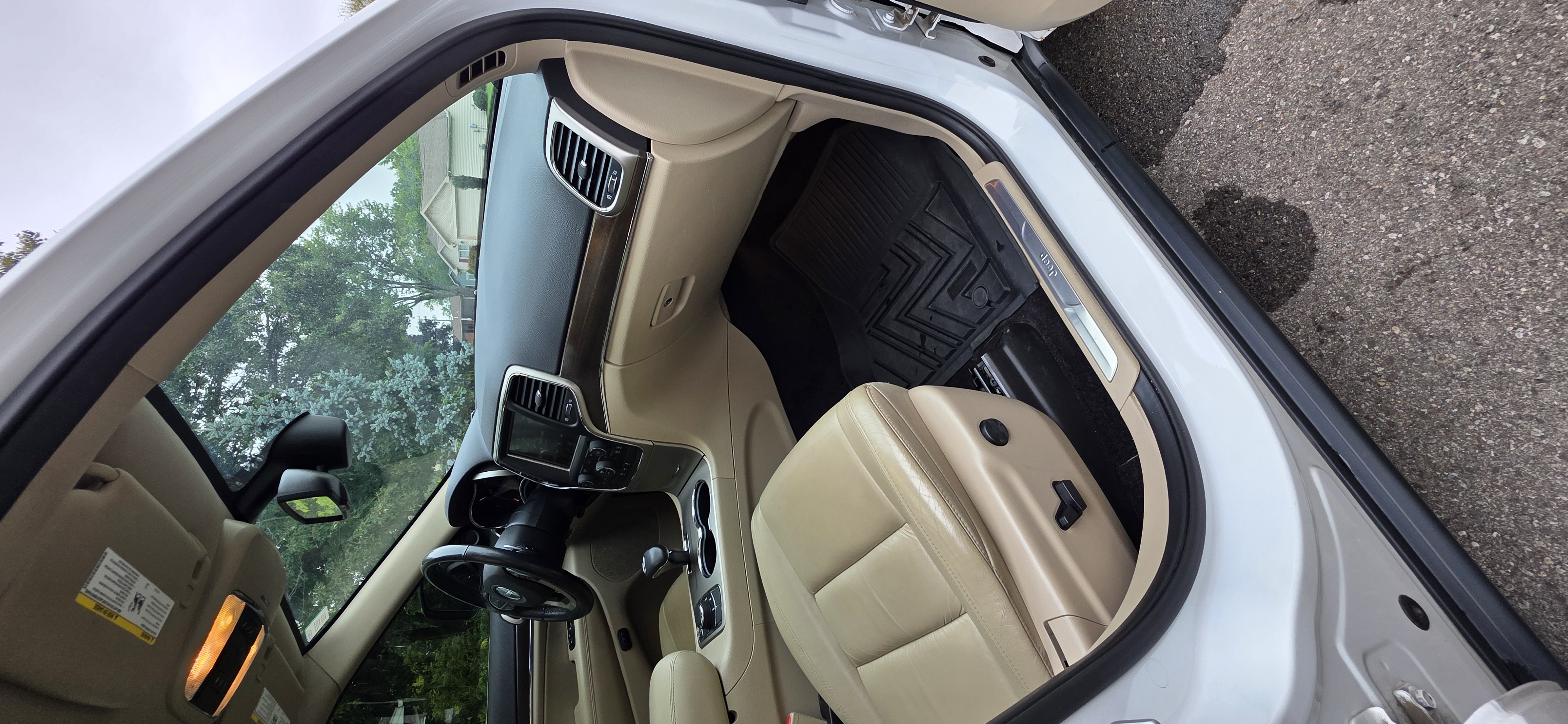 Used 2015 Jeep Grand Cherokee Limited w/ Trailer Tow Group IV AWD/4WD image 17