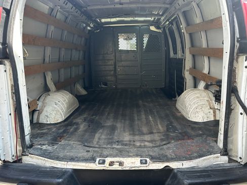 Used 2017 GMC Savana 2500 image 22