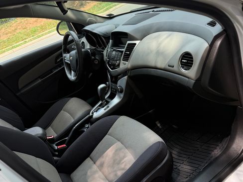 Used 2015 Chevrolet Cruze LS image 4