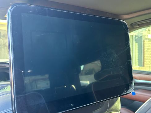 Used 2023 GMC Yukon Denali Ultimate image 11