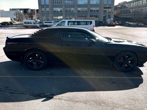 Used 2009 Dodge Challenger SRT8 w/ SRT Option Group II RWD image 9
