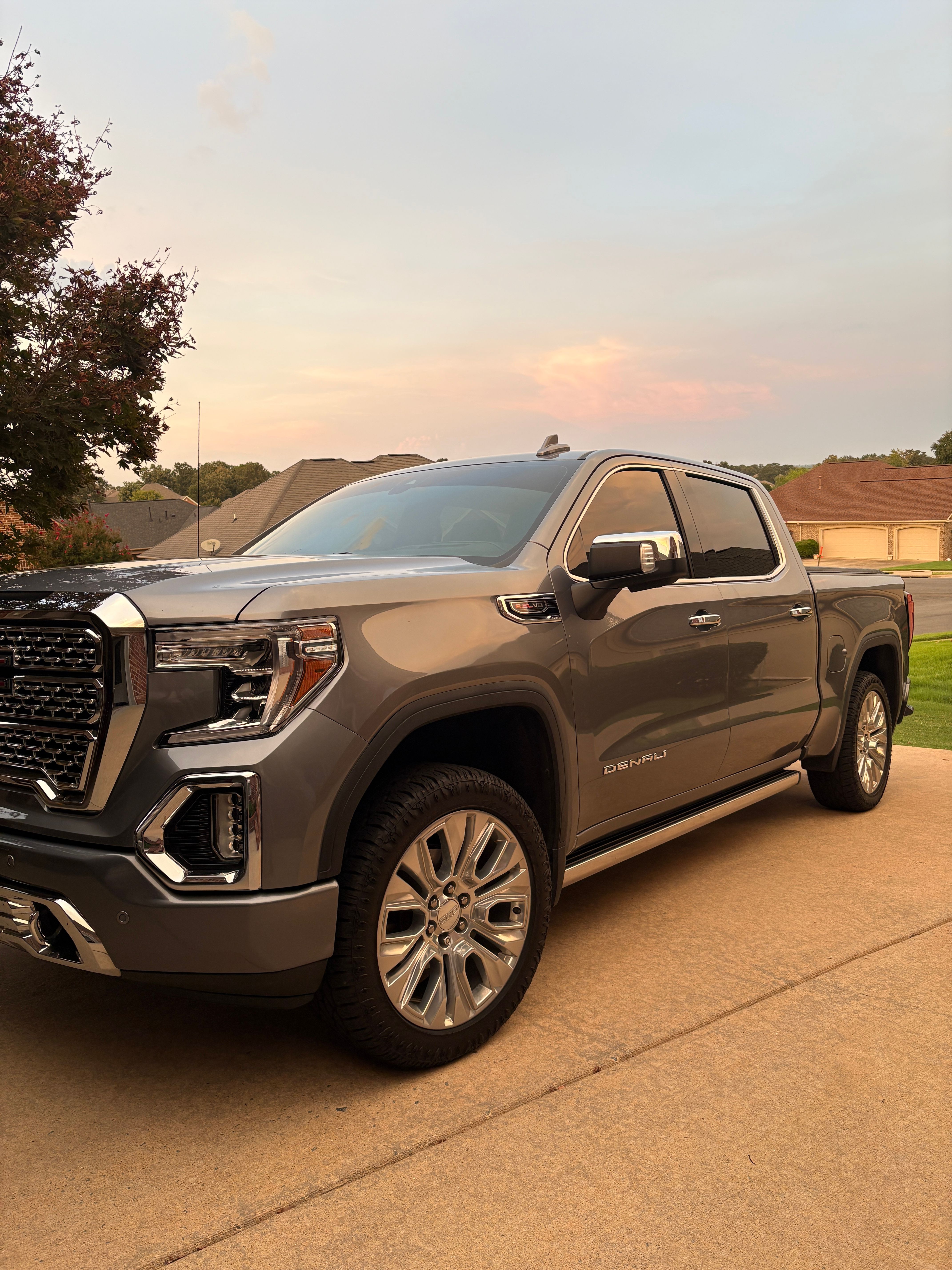 Used 2020 GMC Sierra 1500 Denali w/ Denali Ultimate Package AWD/4WD image 1