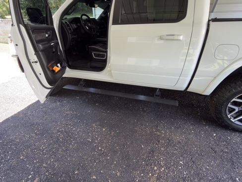 Used 2025 RAM 1500 Laramie AWD/4WD image 6