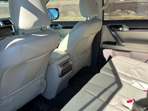 Used 2019 Lexus GX 460 image 8