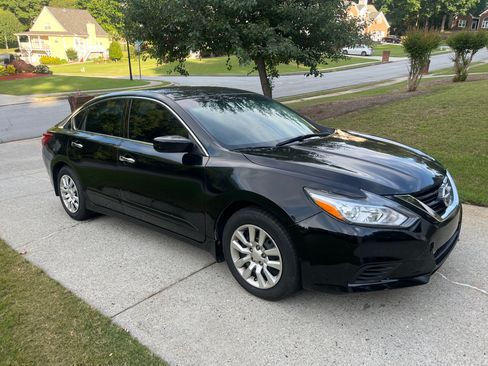 Used 2016 Nissan Altima 2.5 S w/ Power Driver Seat Package FWD image 2
