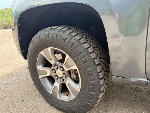 Used 2015 Chevrolet Colorado Z71 w/ LPO, Gearon Divider Package AWD/4WD image 29