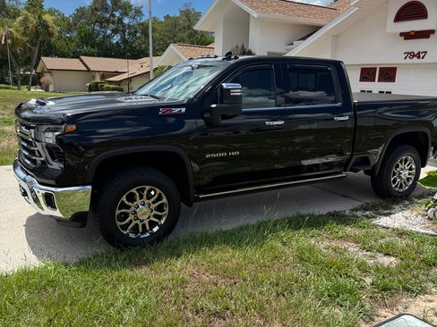 Used 2026 Chevrolet Silverado 2500 LTZ w/ LTZ Premium Package AWD/4WD image 1