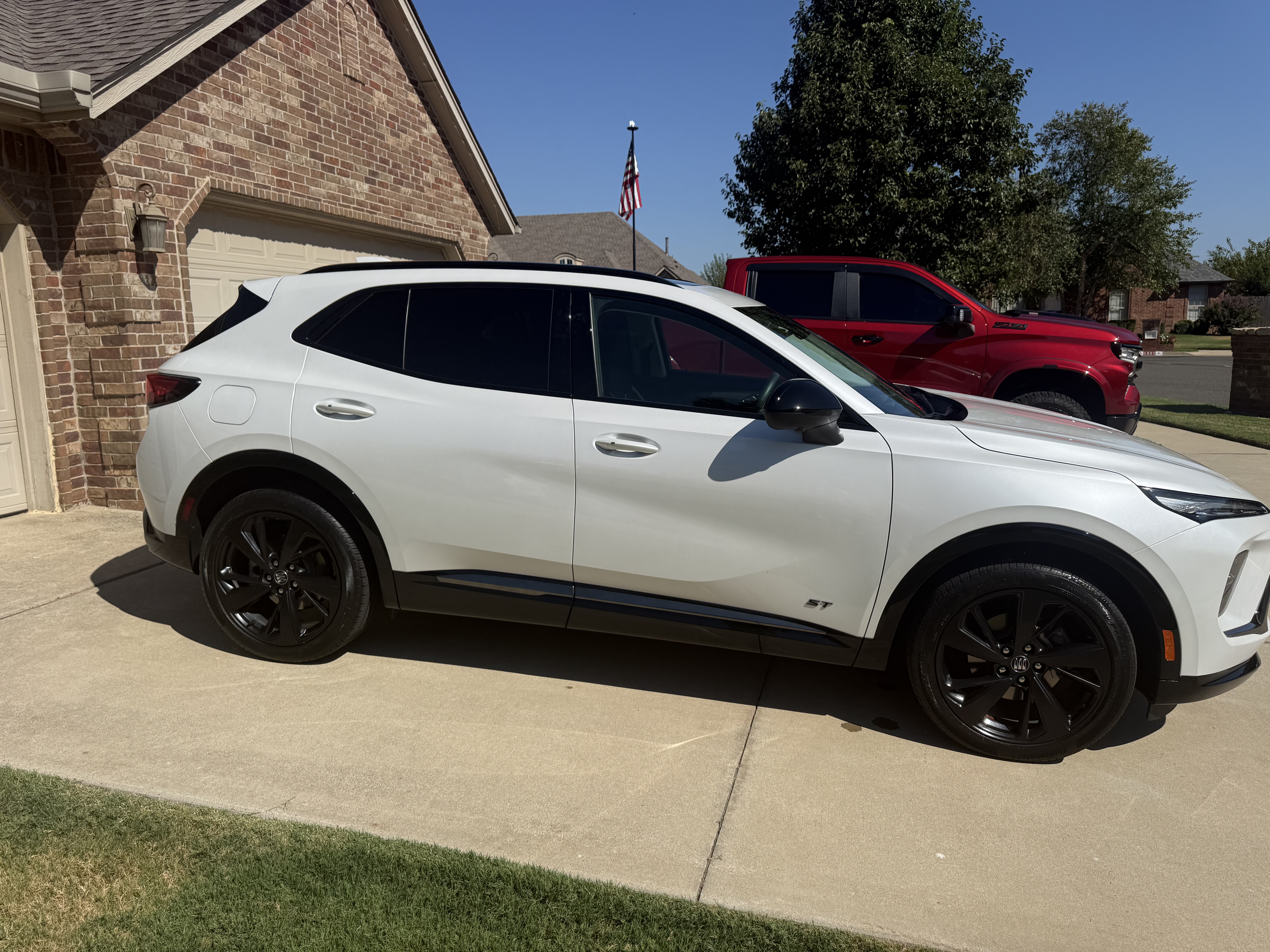 Used 2025 Buick Envision Sport Touring AWD/4WD image 2