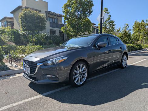 Used 2017 MAZDA MAZDA3 Touring FWD image 4