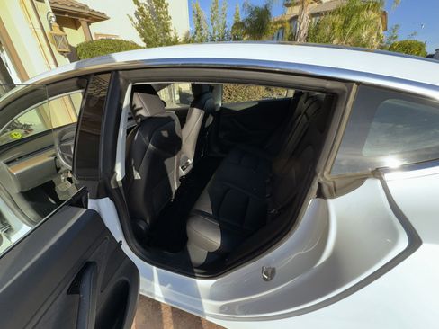 Used 2018 Tesla Model 3 Long Range image 8