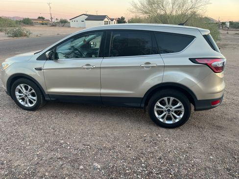 Used 2017 Ford Escape SE FWD image 6