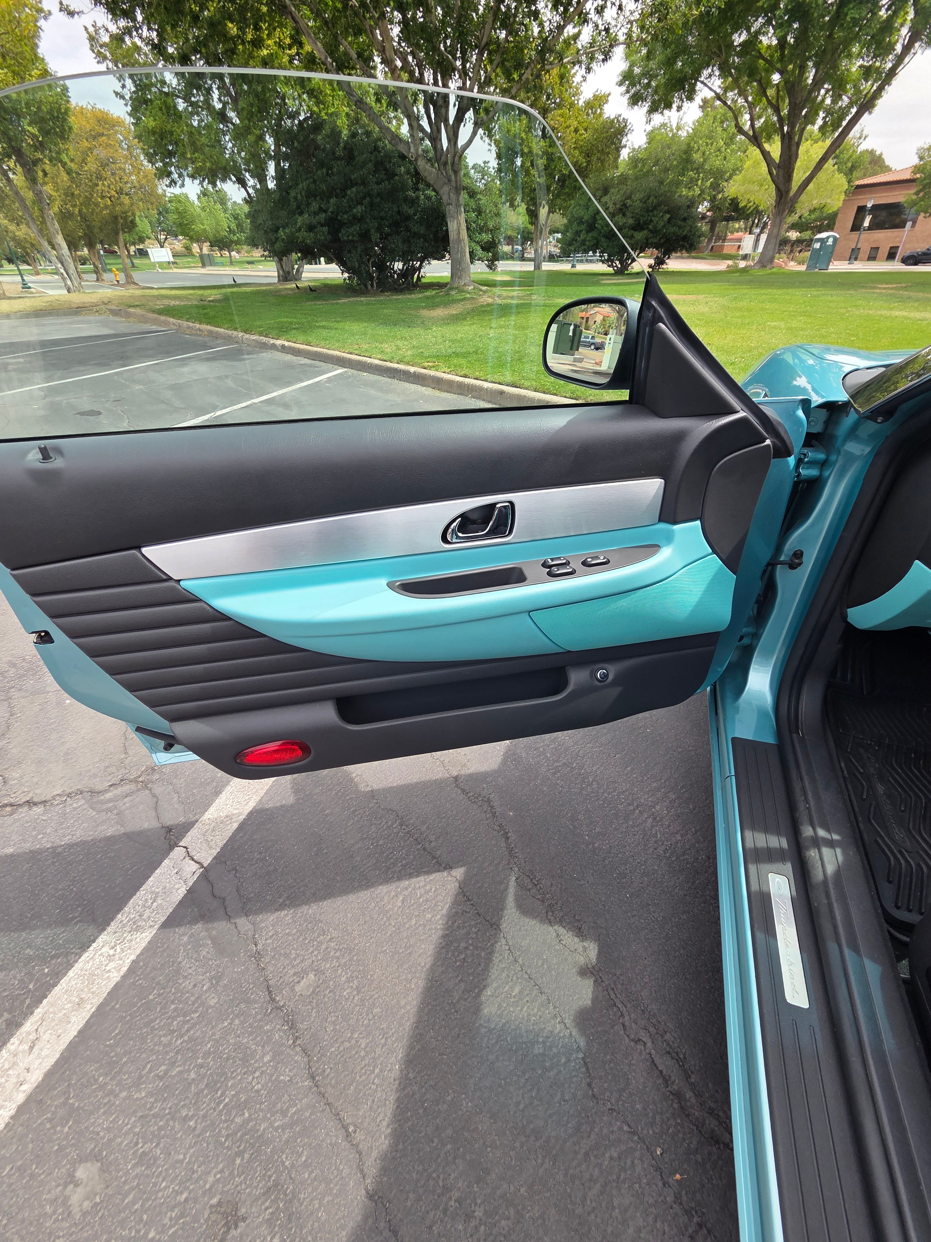 Used 2002 Ford Thunderbird RWD image 12