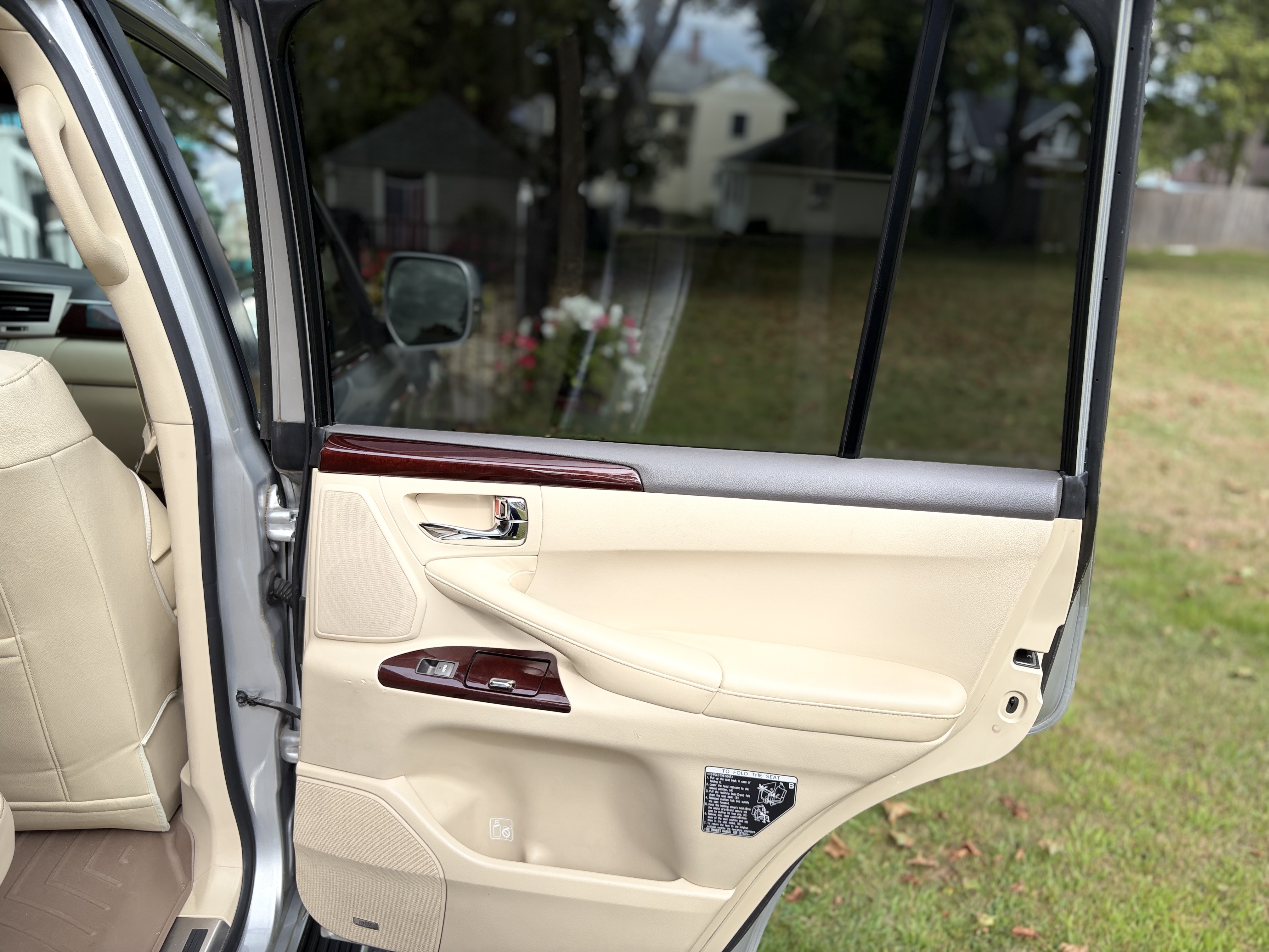 Used 2013 Lexus LX 570 4WD w/ Luxury Pkg image 16
