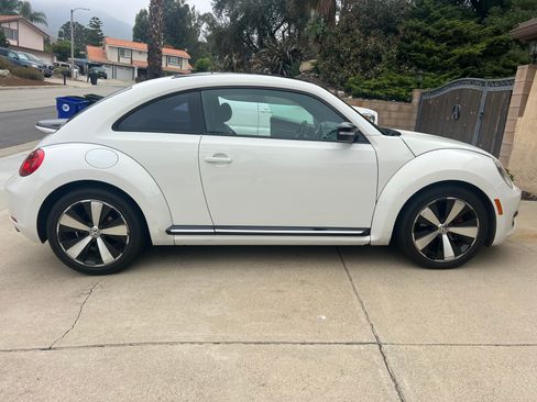 Used 2012 Volkswagen Beetle 2.0T FWD image 10