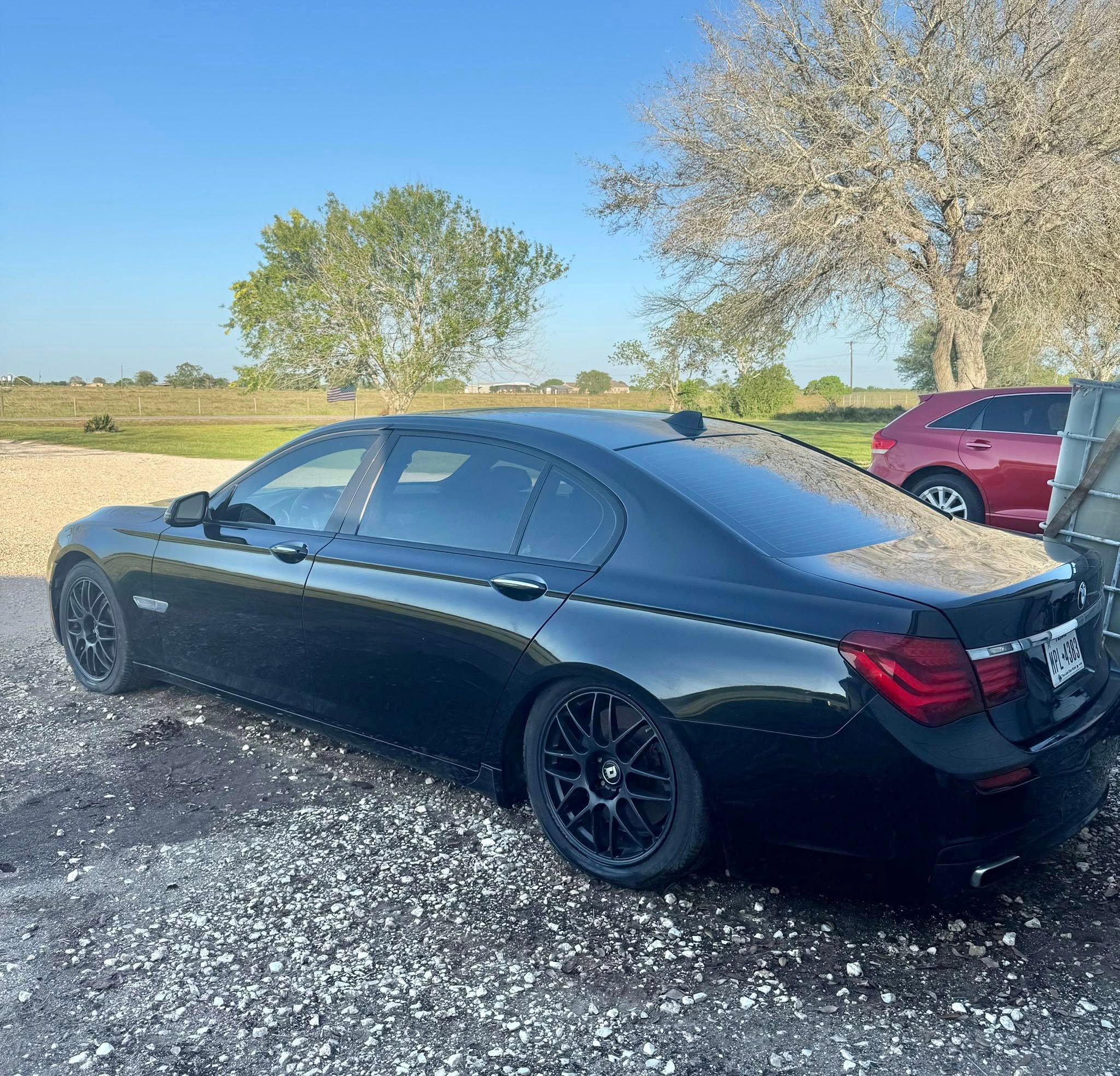 Used 2013 BMW 750Li RWD image 2