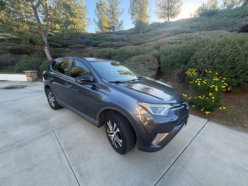 Used 2018 Toyota RAV4 LE w/ Carpet Mat Package image 6