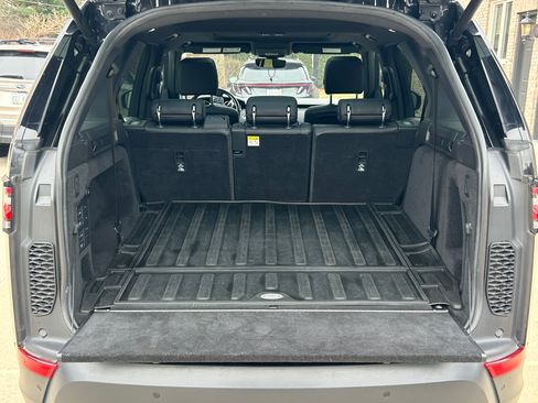 Used 2017 Land Rover Discovery HSE image 16